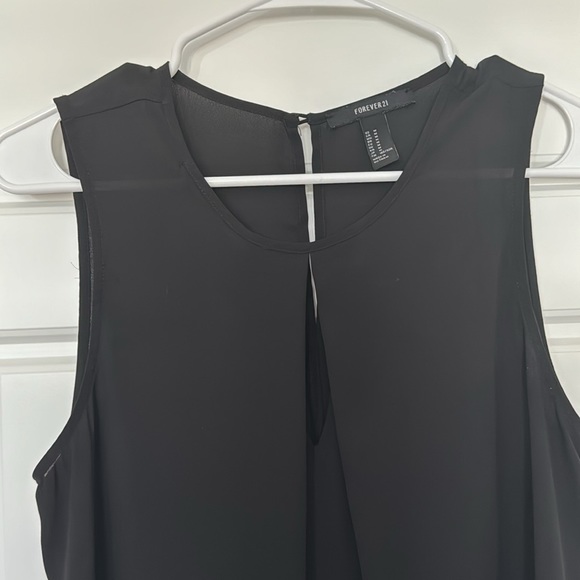 Forever, 21 black top keyhole, detail, front and back medium sleeveless tank - Picture 2 of 6
